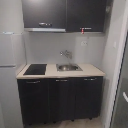 за гости иричек Apartament Warna