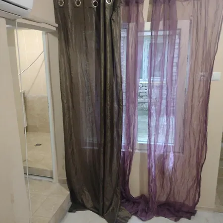 за гости иричек דירה *